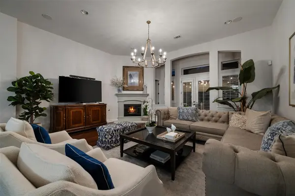 215 Lake Como DR, Lakeway, TX 78734