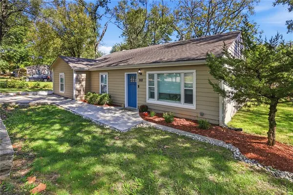 918 Pine ST, Eudora, KS 66025