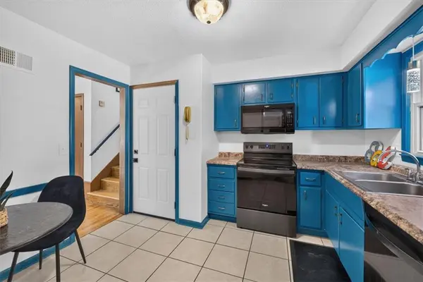 28 W 82nd ST, Kansas City, MO 64114