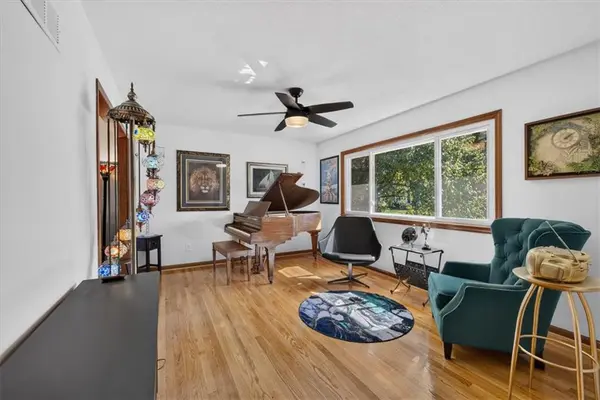 28 W 82nd ST, Kansas City, MO 64114