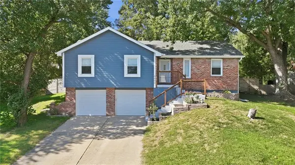 6600 Cottonwood DR, Shawnee, KS 66216