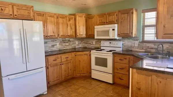 307 Jamestown DR, Clinton, MO 64735