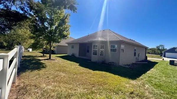 307 Jamestown DR, Clinton, MO 64735