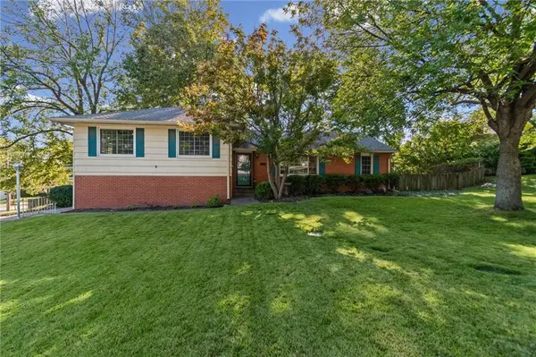 1913 E 29th AVE, North Kansas City, MO 64116