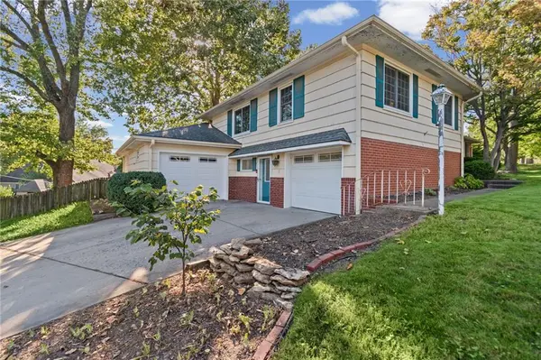 1913 E 29th AVE, North Kansas City, MO 64116