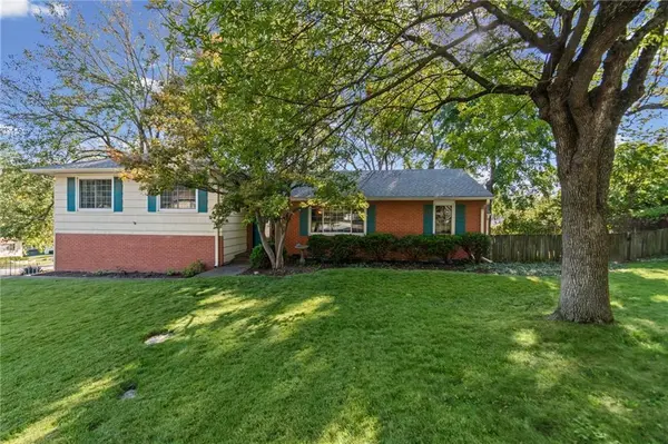 1913 E 29th AVE, North Kansas City, MO 64116