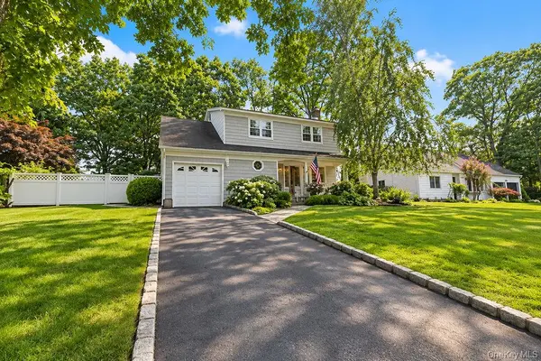 25 Dellmarie LN, Nesconset, NY 11767