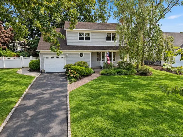 25 Dellmarie LN, Nesconset, NY 11767