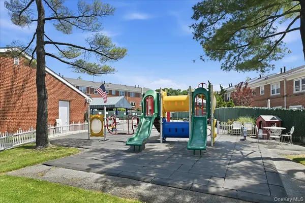 6231 Douglaston Pkwy #15, Douglaston, NY 11362