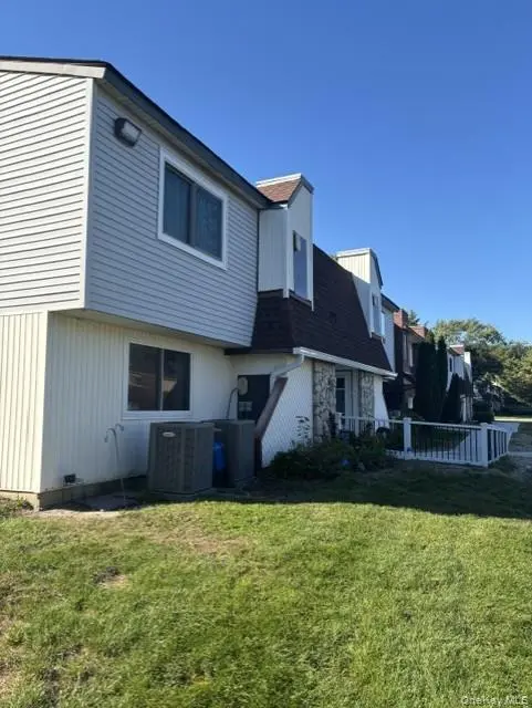 141 Pointe Circle N #141, Coram, NY 11727