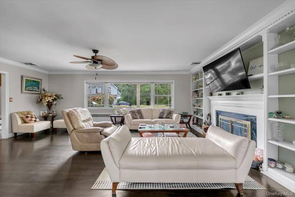 1361 Boxwood DR, Hewlett Harbor, NY 11557