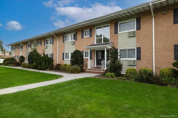 41 Mildred PL #3B, North Babylon, NY 11703