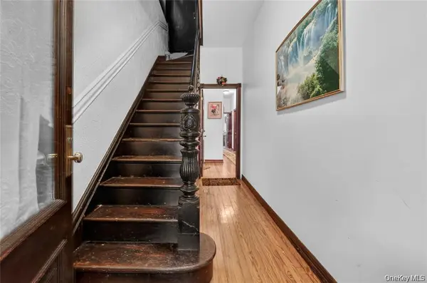1543 Hollywood AVE #Apt 1, Bronx, NY 10461