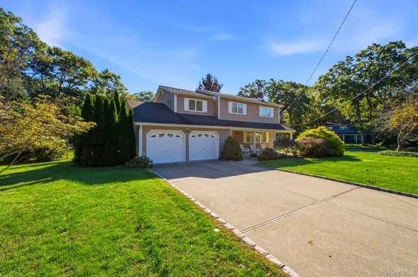 1 School CT, Shoreham, NY 11786