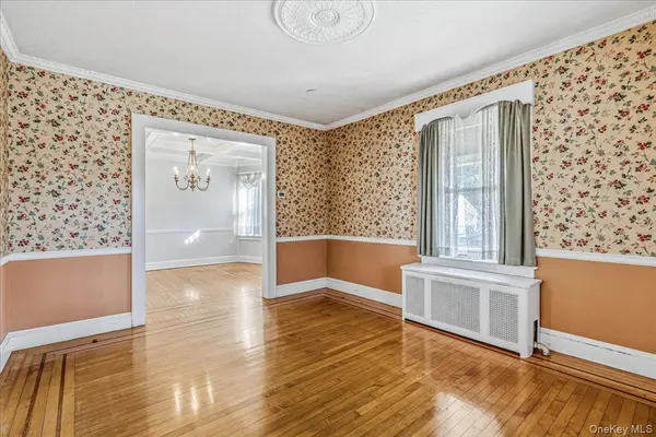 63 Shellbank PL, Rockville Centre, NY 11570