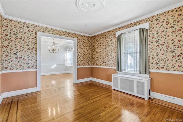63 Shellbank PL, Rockville Centre, NY 11570