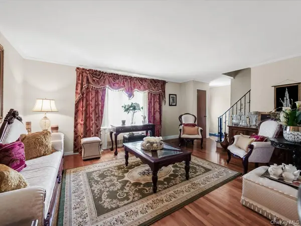 712 Partridge AVE, West Hempstead, NY 11552