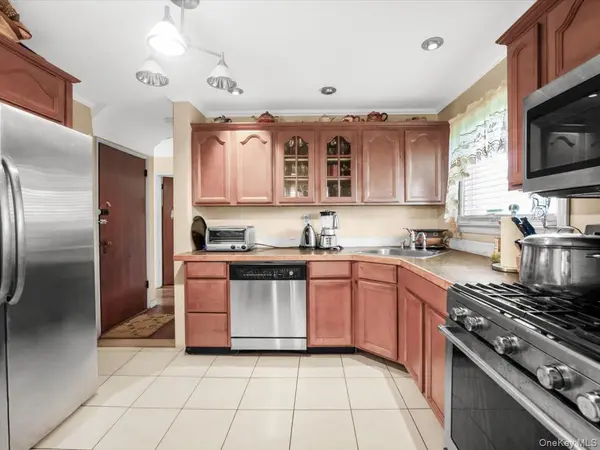 712 Partridge AVE, West Hempstead, NY 11552