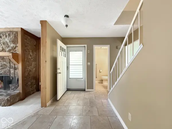 980 Wood Creek PL, Greenwood, IN 46142