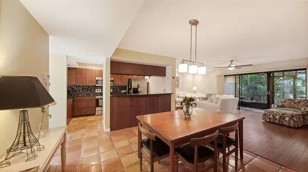 1708 GLENHOUSE DR #314, Sarasota, FL 34231