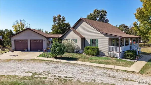 1865 Yellow rock RD, De Soto, MO 63020