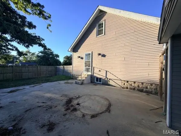 326 E Cherry ST, Hoyleton, IL 62803