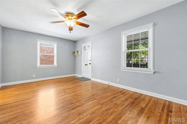 7056 Holly Hills AVE, St Louis, MO 63123