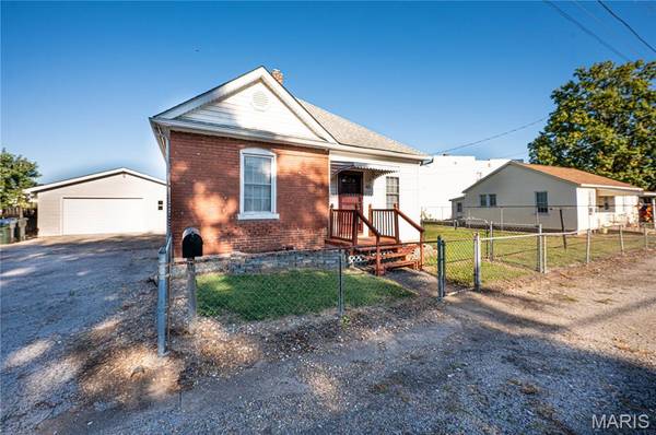 921 Columbia RD, Dupo, IL 62239