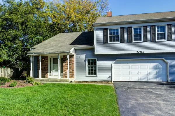 2S726 Timber DR, Warrenville, IL 60555