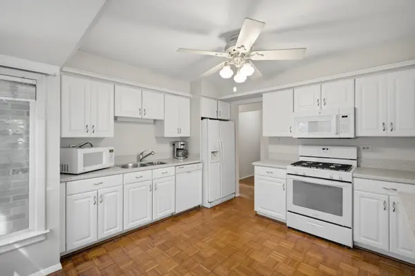 23 W Suffield DR, Arlington Heights, IL 60004