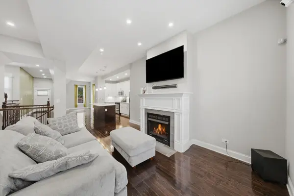 4009 S Vincennes AVE, Chicago, IL 60653