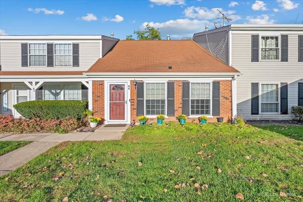 44 Silver Tree CIR, Cary, IL 60013