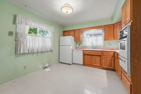 203 E Greenwood Avenue, Crown Point, IN 46307
