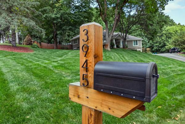 3945 Hillcrest WAY, Deephaven, MN 55391