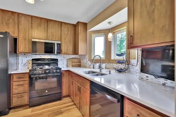 9784 Hamlet AVE S, Cottage Grove, MN 55016