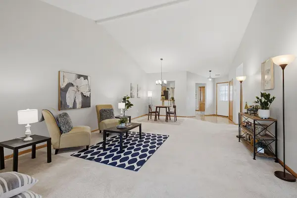 6850 Jenny LN, Woodbury, MN 55125