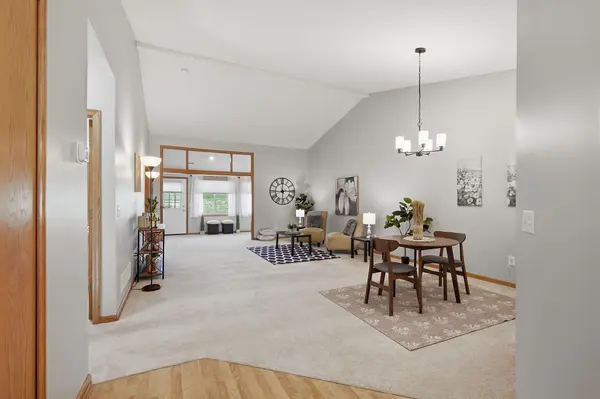 6850 Jenny LN, Woodbury, MN 55125