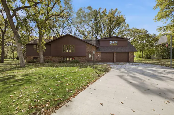 504 Greenview CT, Sartell, MN 56377