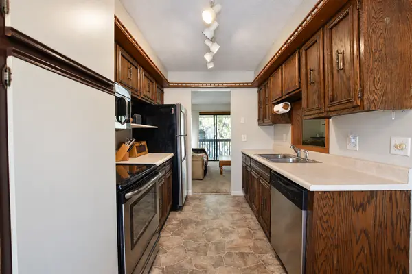 37 Marie AVE E, West Saint Paul, MN 55118