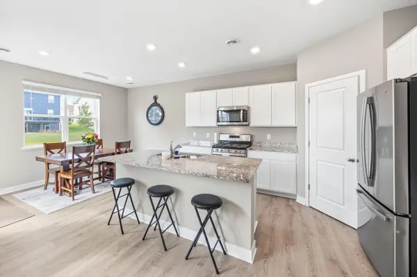 228 Snowdrop TRL, Waconia, MN 55387