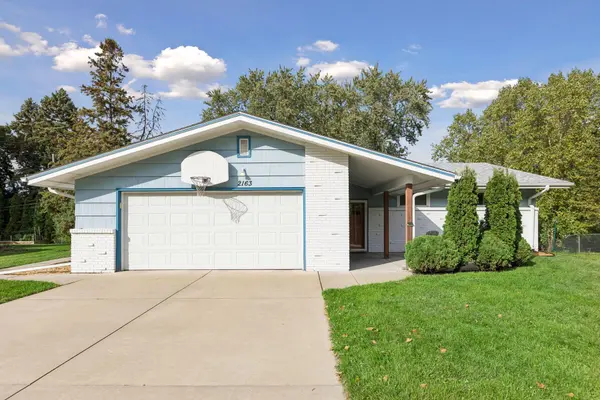 2163 Rosewood LN S, Roseville, MN 55113