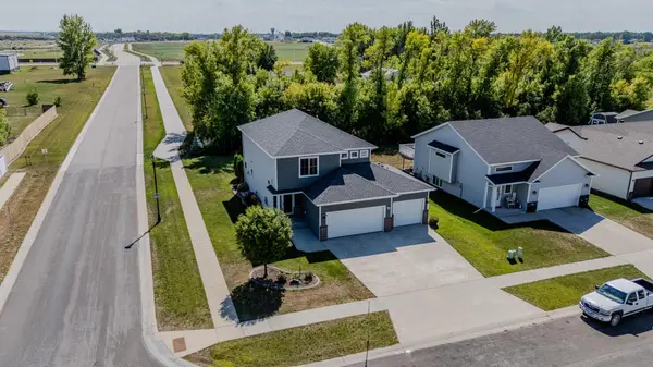 6204 63rd AVE S, Fargo, ND 58104