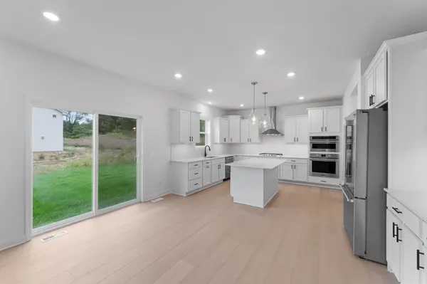 8644 Periwinkle BLVD, Woodbury, MN 55129