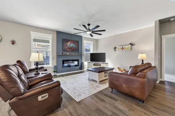 8383 Lennox St., West Richland, WA 99353