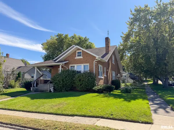 302 CENTER ST, Eureka, IL 61530