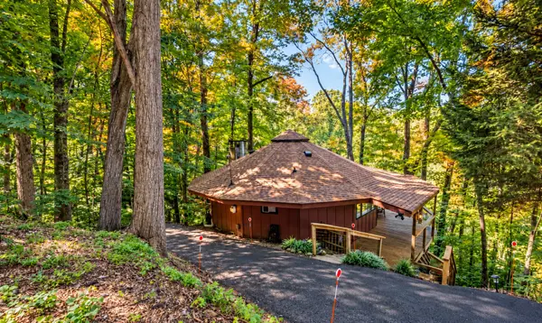 1429 Zurich Rd, Gatlinburg, TN 37738