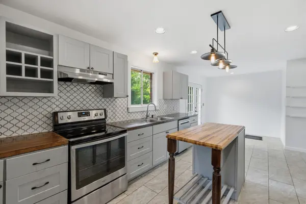 2400 Sandy Dr, Nashville, TN 37216