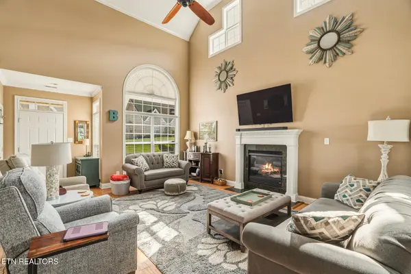 1109 Creekside Village Way, Seymour, TN 37865