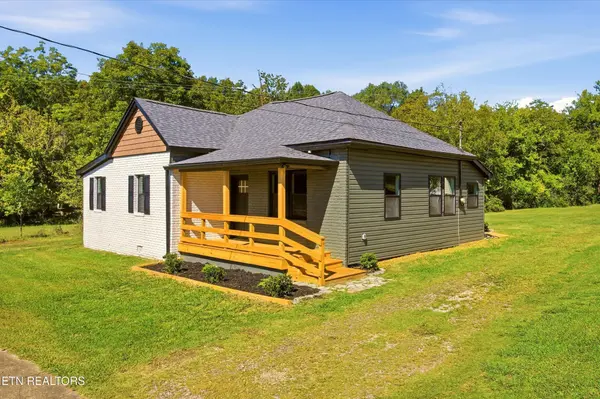 1100 8th St, Etowah, TN 37331