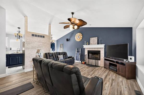 1313 E Lonna St, Haysville, KS 67060